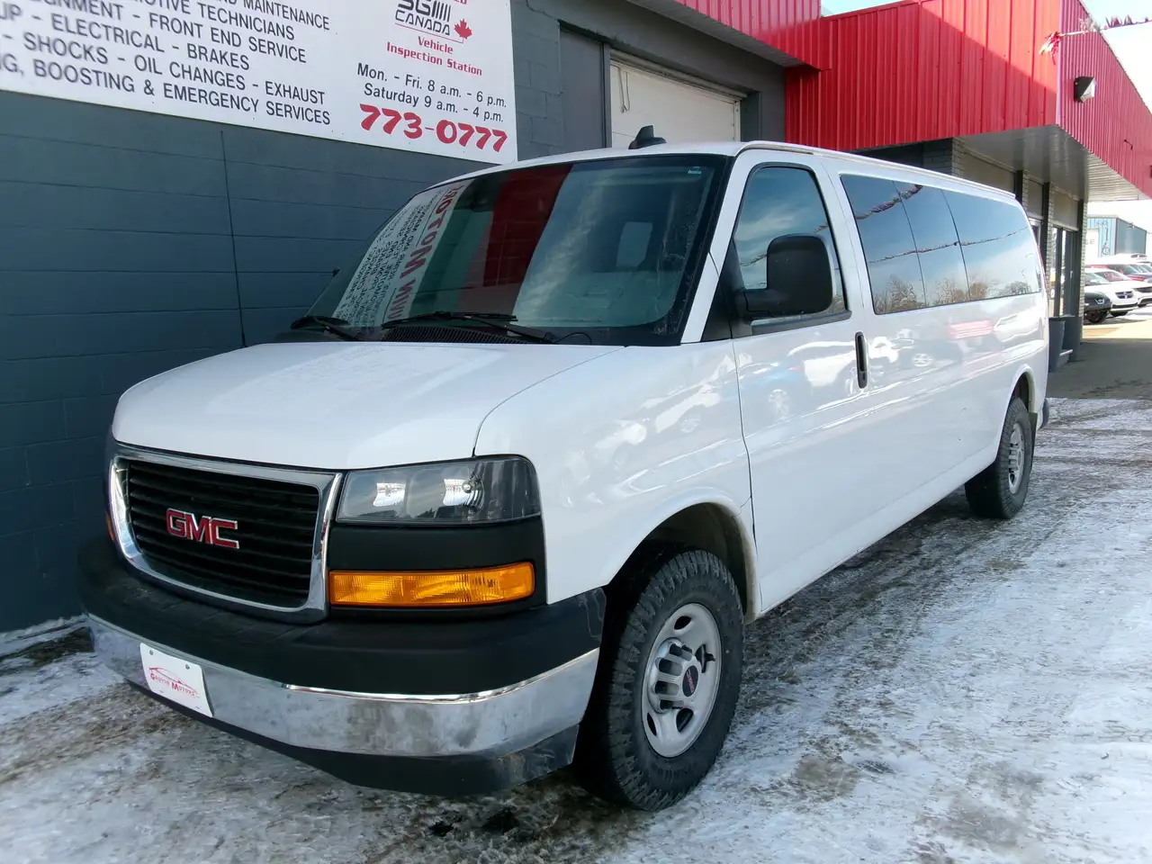 GMC Savana photo GMC Savana
