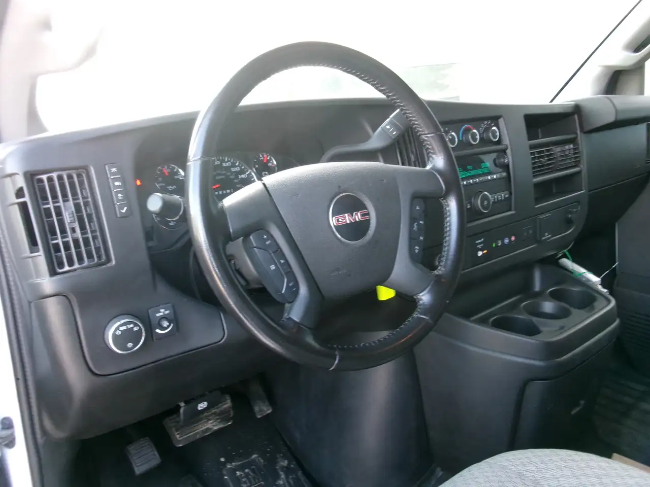 GMC Savana photo GMC Savana