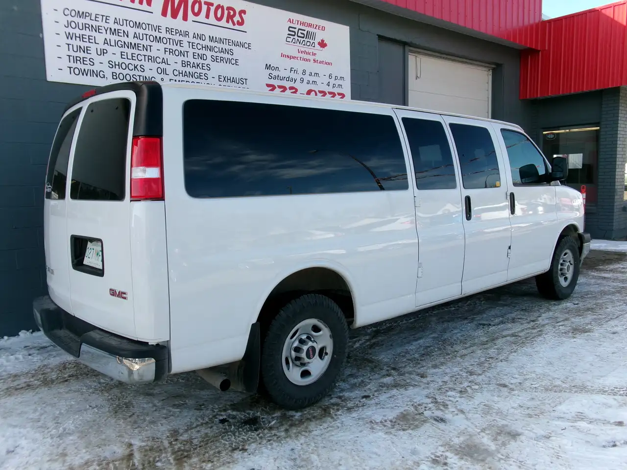 GMC Savana photo GMC Savana