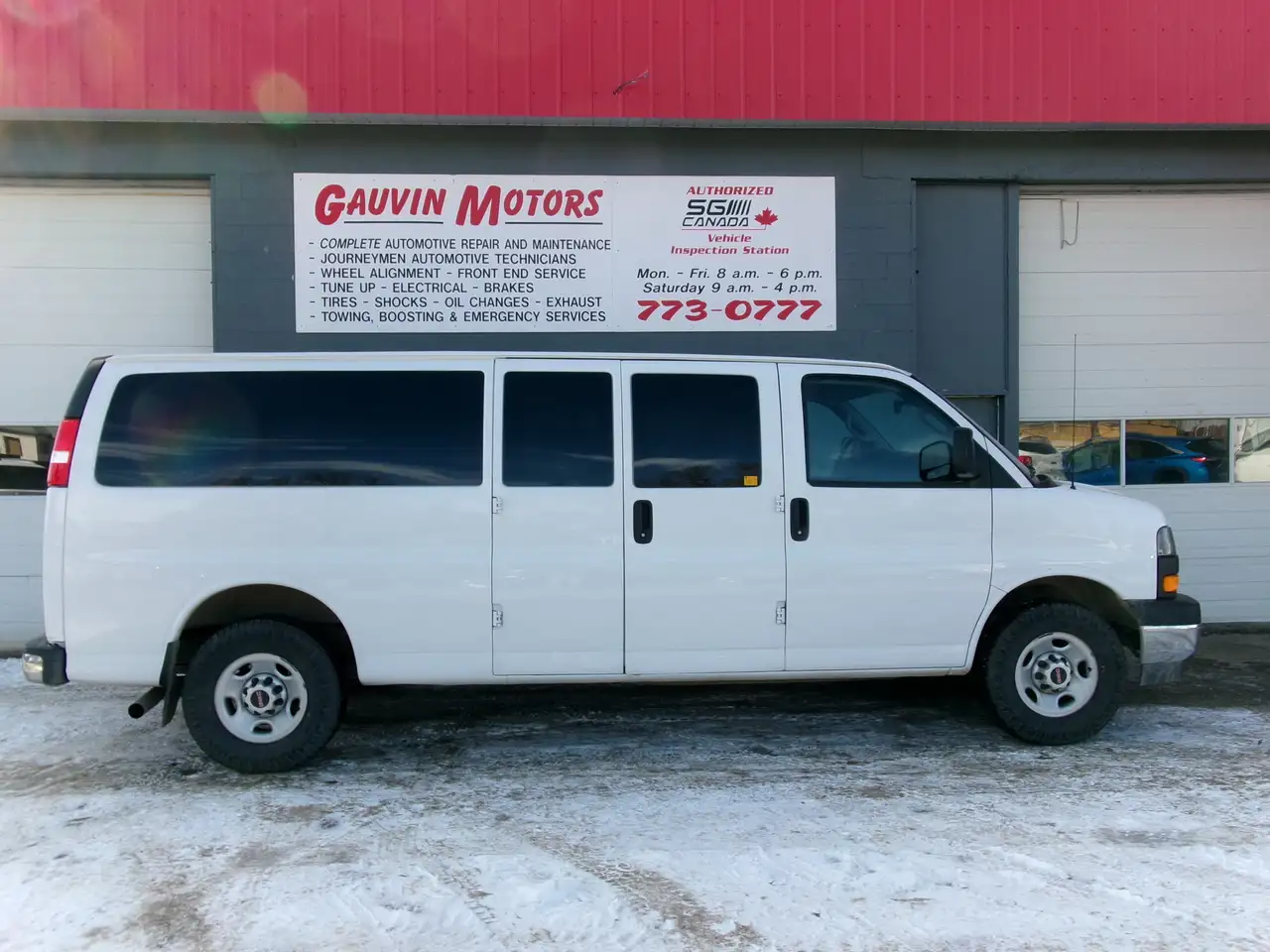 GMC Savana photo GMC Savana