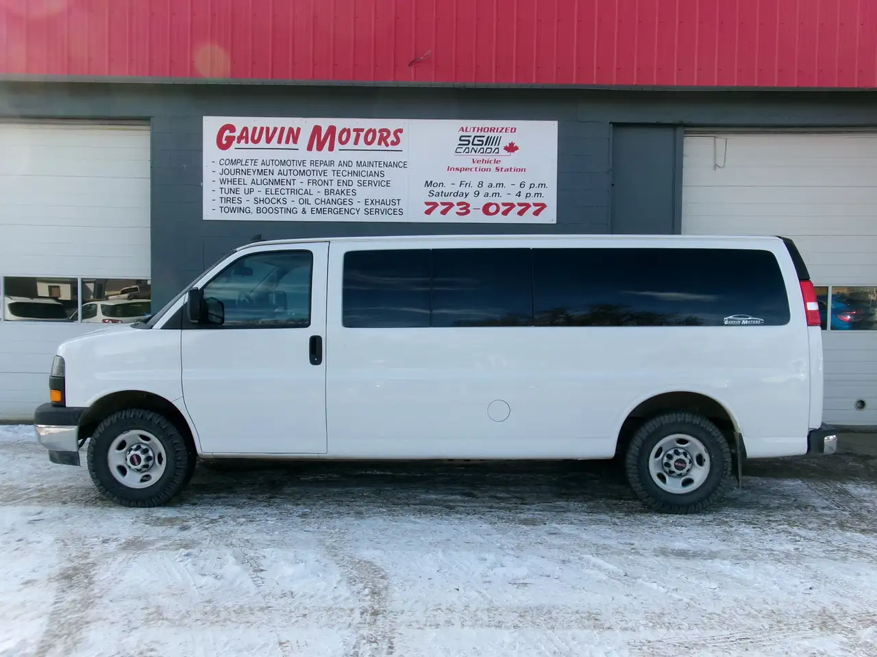GMC Savana photo GMC Savana