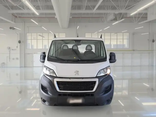 Peugeot Boxer view 2