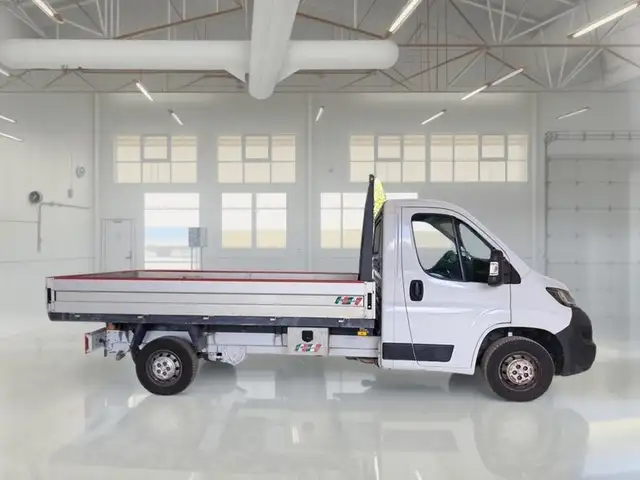 Peugeot Boxer view 3