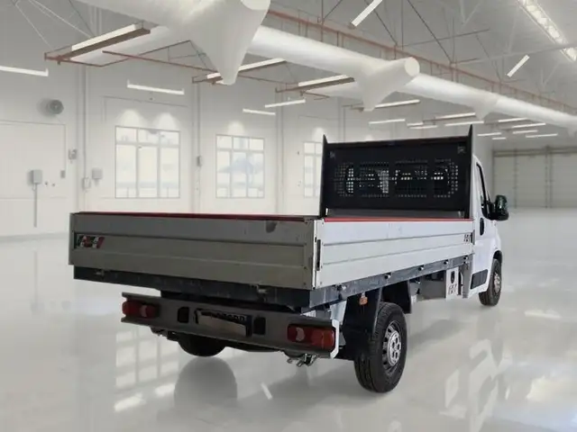 Peugeot Boxer view 4