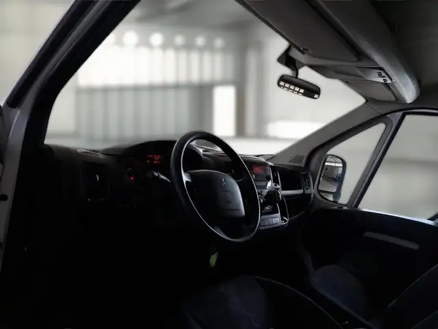 Peugeot Boxer view 7
