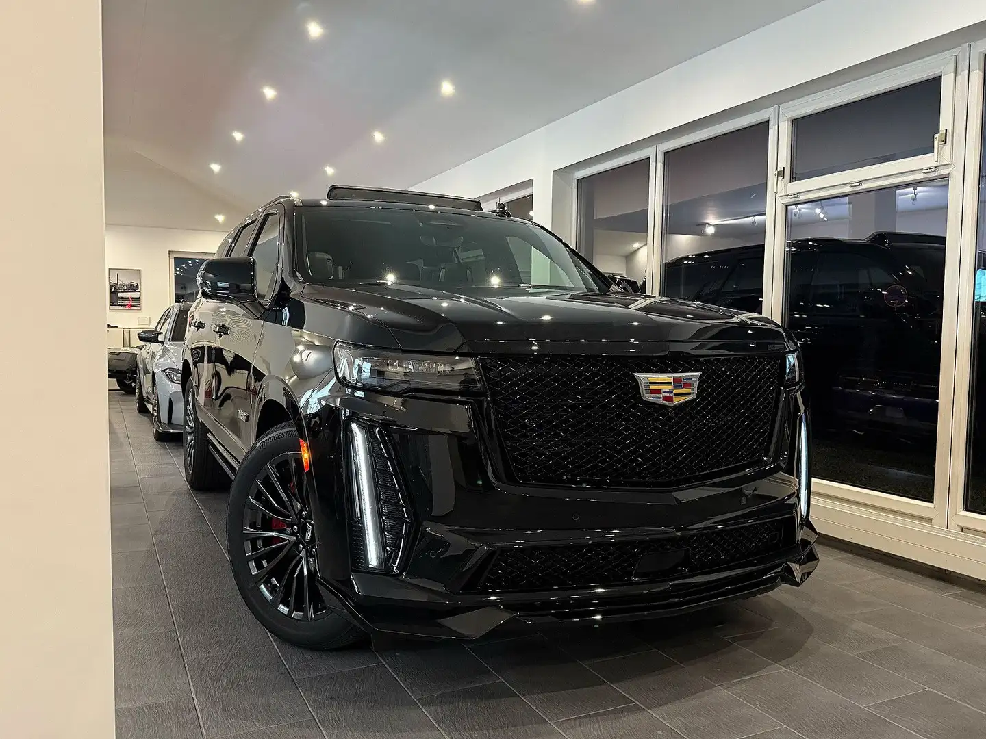 Cadillac Escalade V-Series 2024|6.2 V8 Supercharged|682PS Schwarz - 2