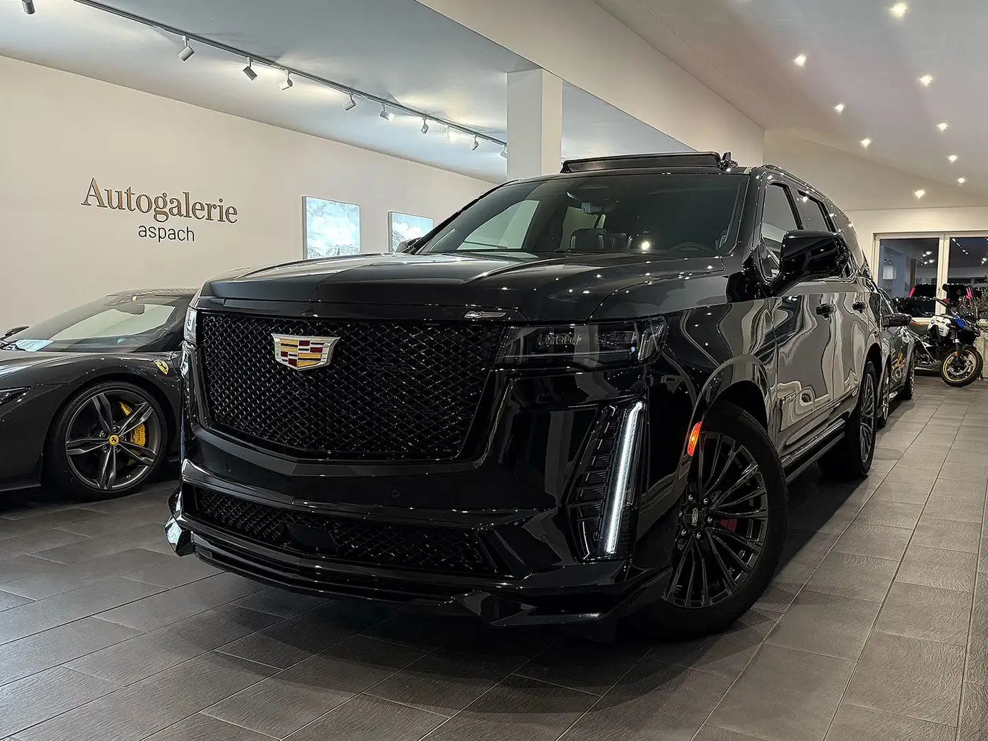 Cadillac Escalade V-Series 2024|6.2 V8 Supercharged|682PS Schwarz - 1