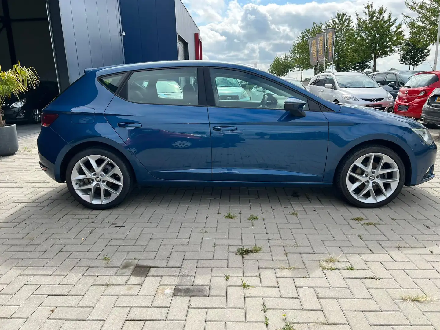 SEAT Leon 1.2 TSI Style Business / PDC / CRUISTE CONTROL / C Bleu - 2