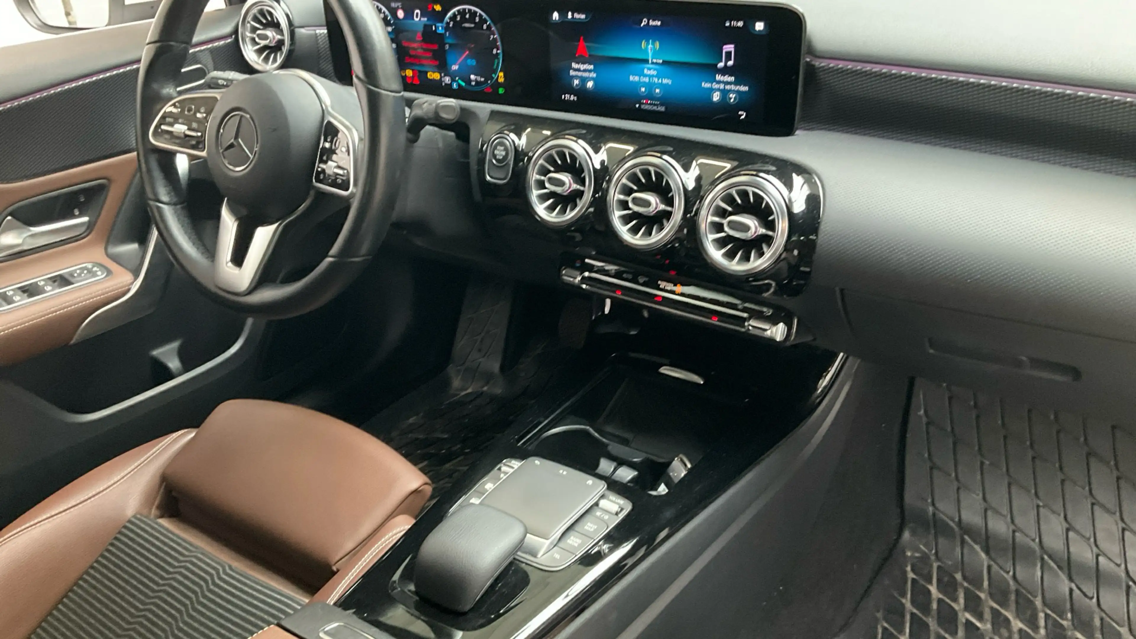 Mercedes-Benz A 250 NAVI KLIMAAUT LED RADIO MFL SHZ VC PDC SOUND T-Leder MB-LED — photo 8