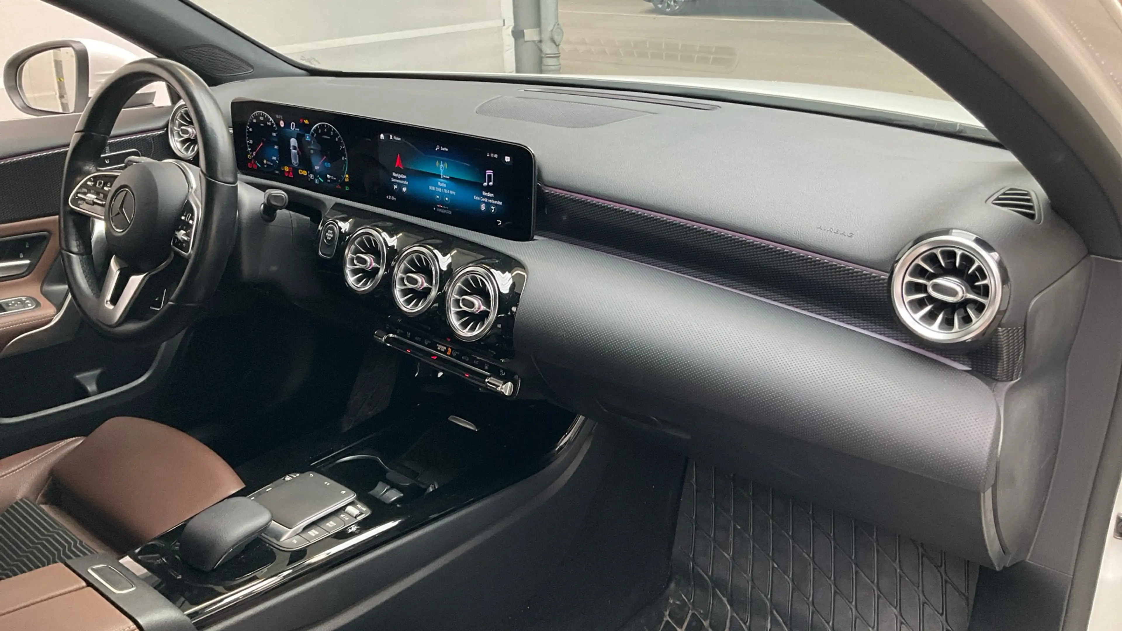 Mercedes-Benz A 250 NAVI KLIMAAUT LED RADIO MFL SHZ VC PDC SOUND T-Leder MB-LED — photo 5