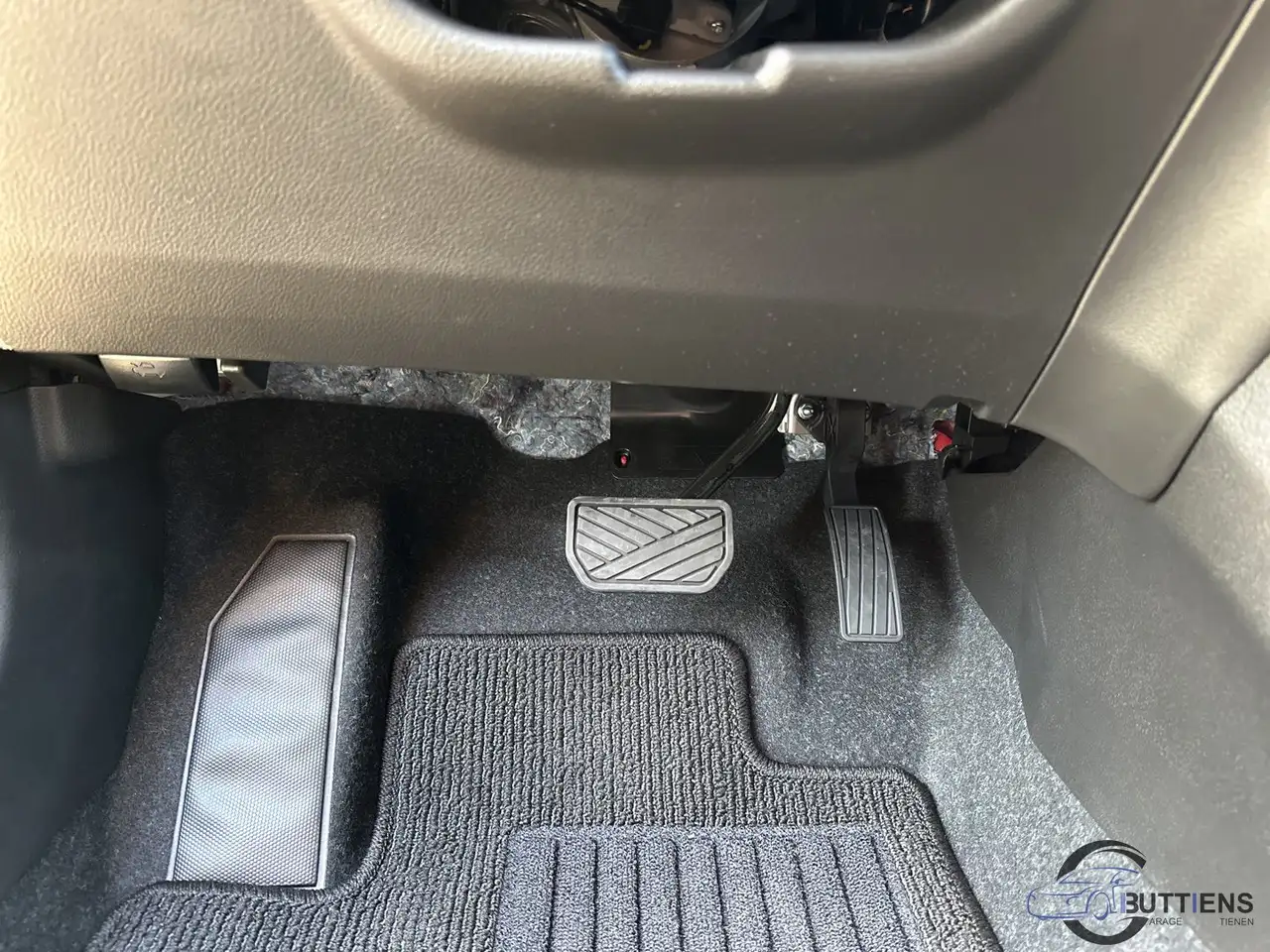 Suzuki SX4 S-Cross Grand Luxe + 2WD (MY24) 13