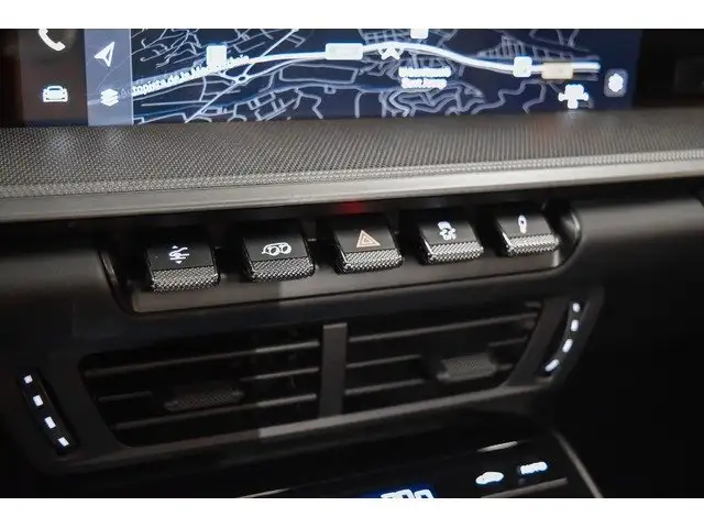 Porsche 992 view 14