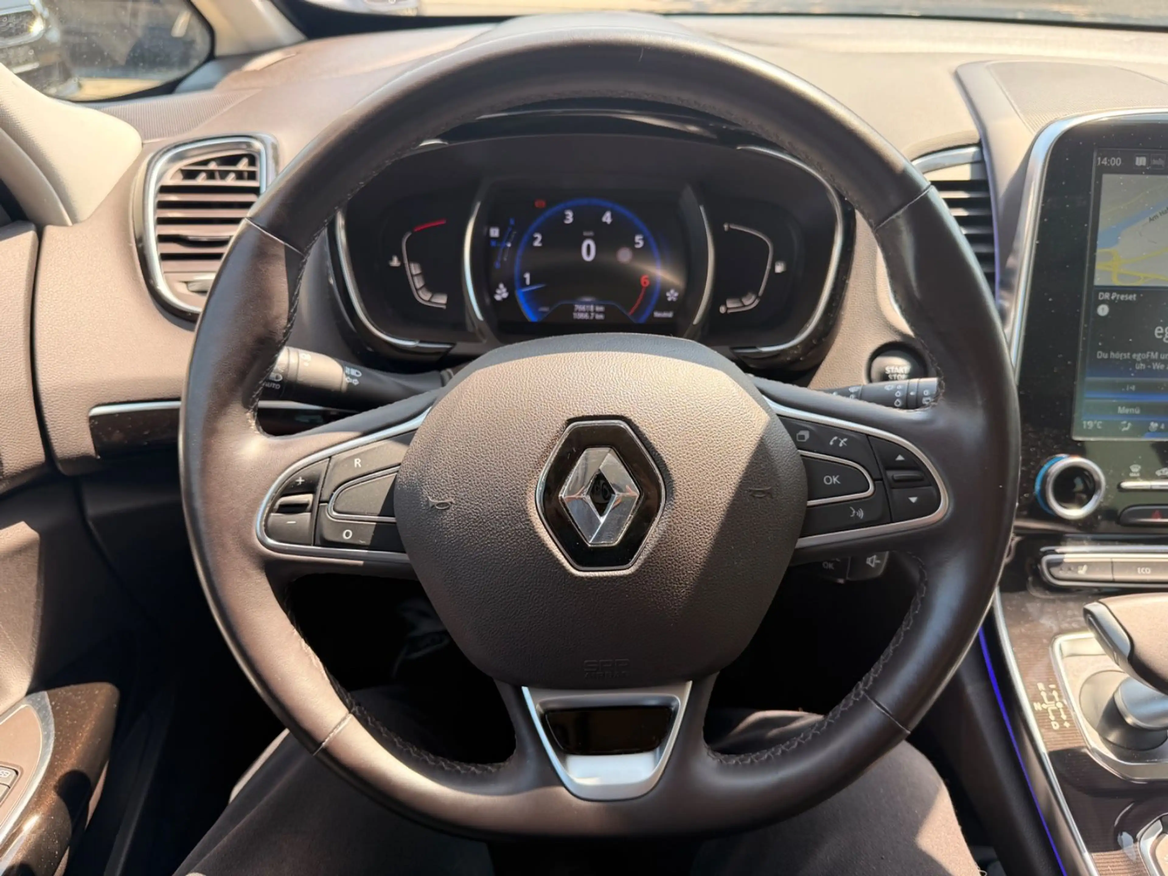 Renault Espace V Limited — photo 19
