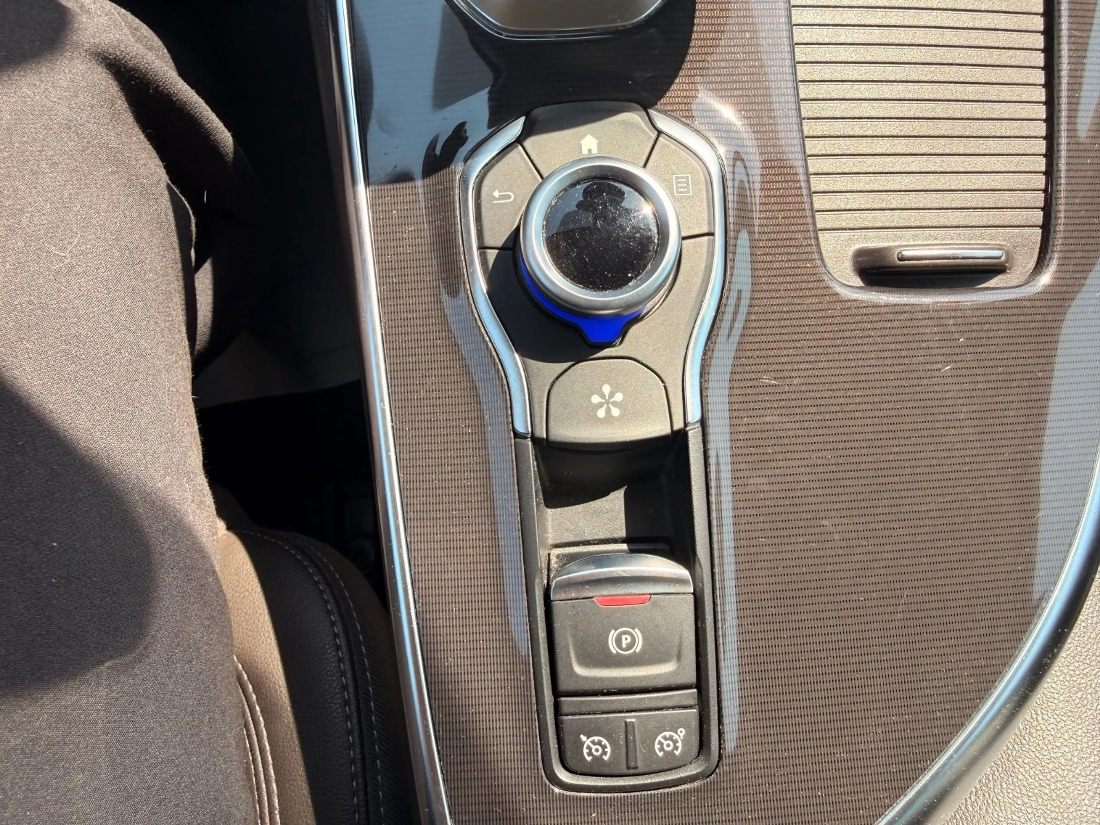 Renault Espace V Limited — photo 21