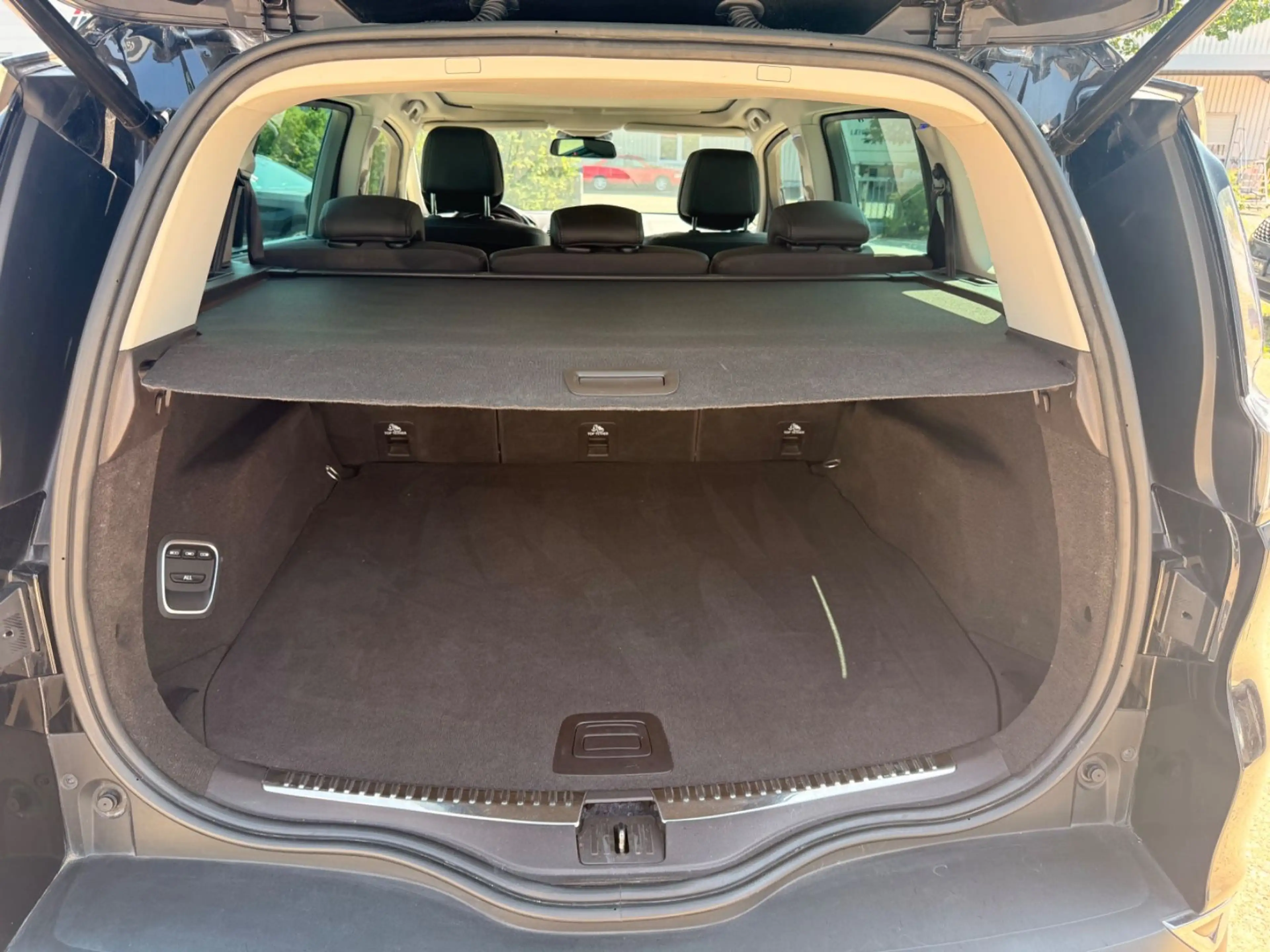 Renault Espace V Limited — photo 14