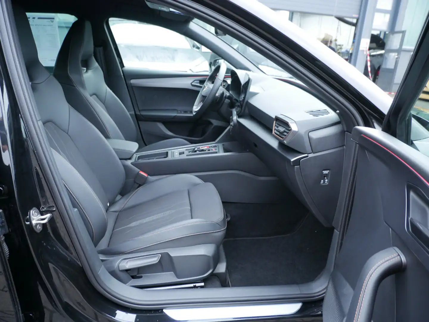 CUPRA Leon 1.5 eTSI COPPER DESIGN-PAKET MATRIX BEAT Schwarz - 2