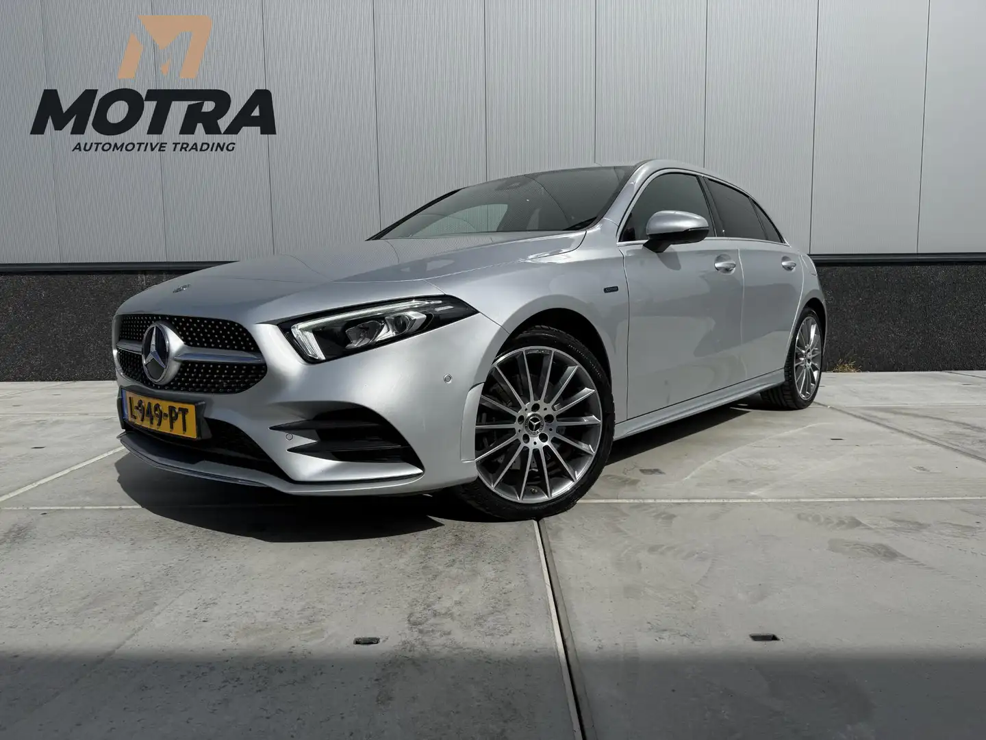 Mercedes-Benz A 250 e Premium Plus | AMG | Burmester | Sfeerverlichtin Grijs - 1