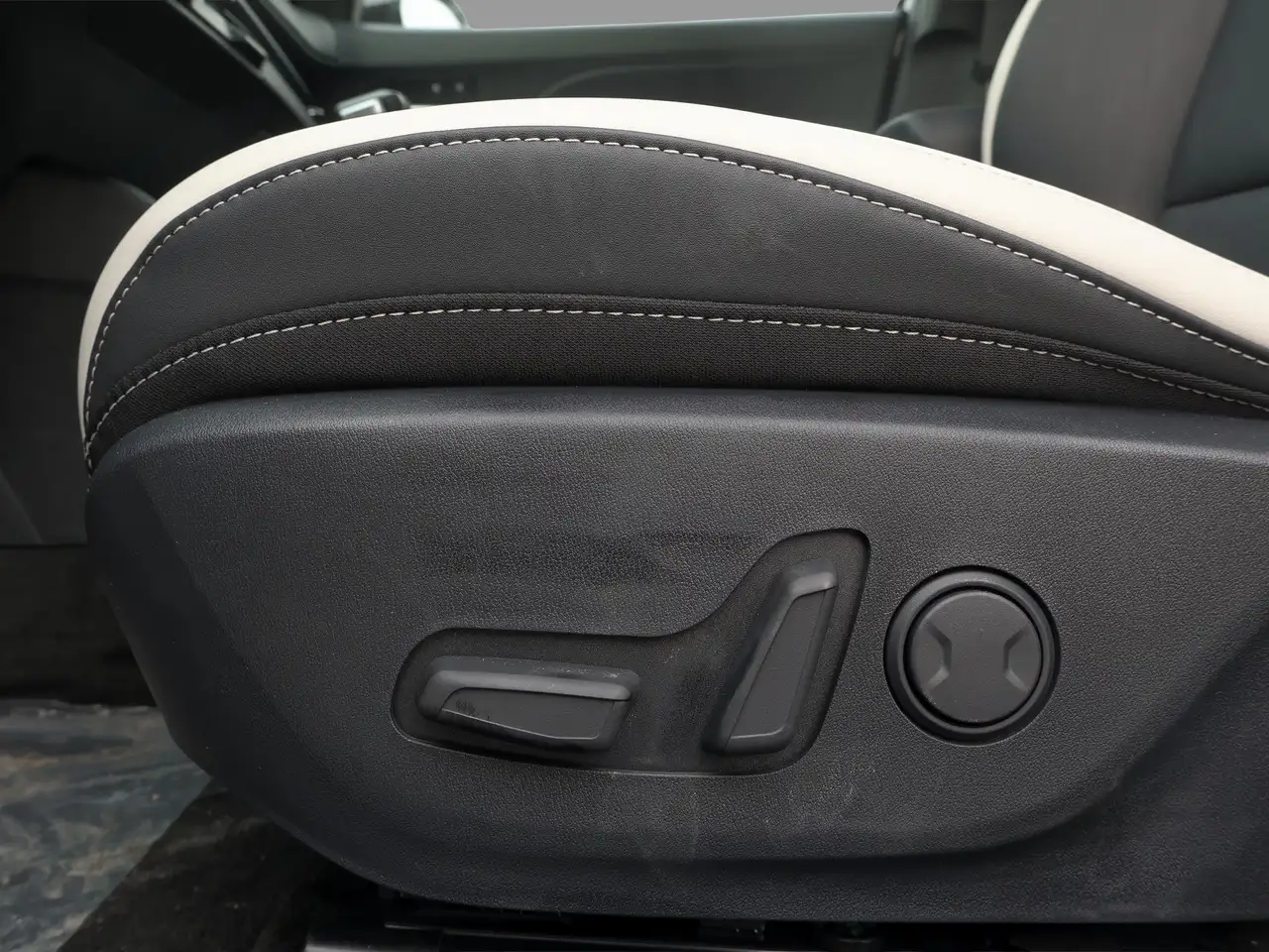 Kia K4 снимка Kia K4