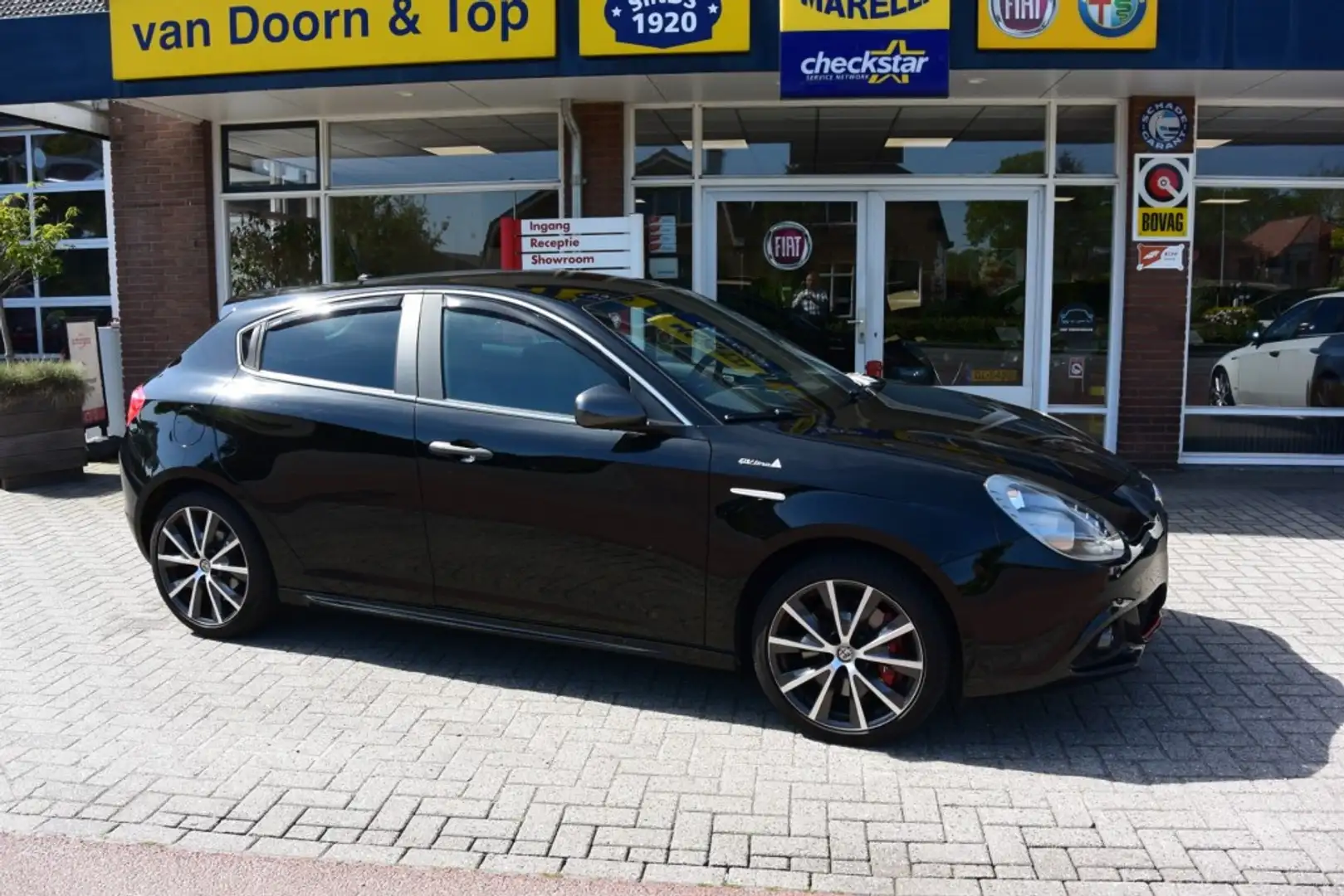 Alfa Romeo Giulietta 1.4 T DISTINCTIVE Zwart - 1