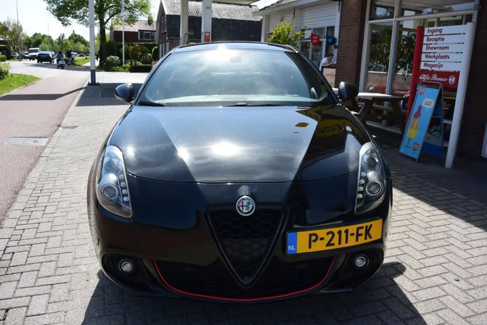 Alfa Romeo Giulietta 1.4 T DISTINCTIVE Zwart - 2