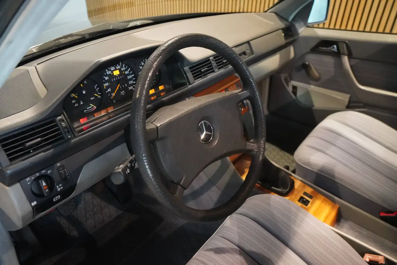 Mercedes-Benz E 300 W124 300 TE*7-Sitzer*Top-Zst*1. Hd*nur 61 TKm*, foto 6