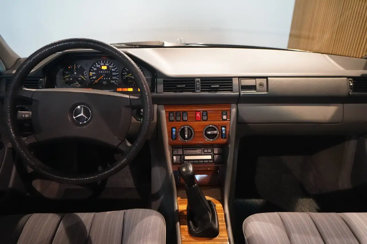 Mercedes-Benz E 300 W124 300 TE*7-Sitzer*Top-Zst*1. Hd*nur 61 TKm*, foto 7