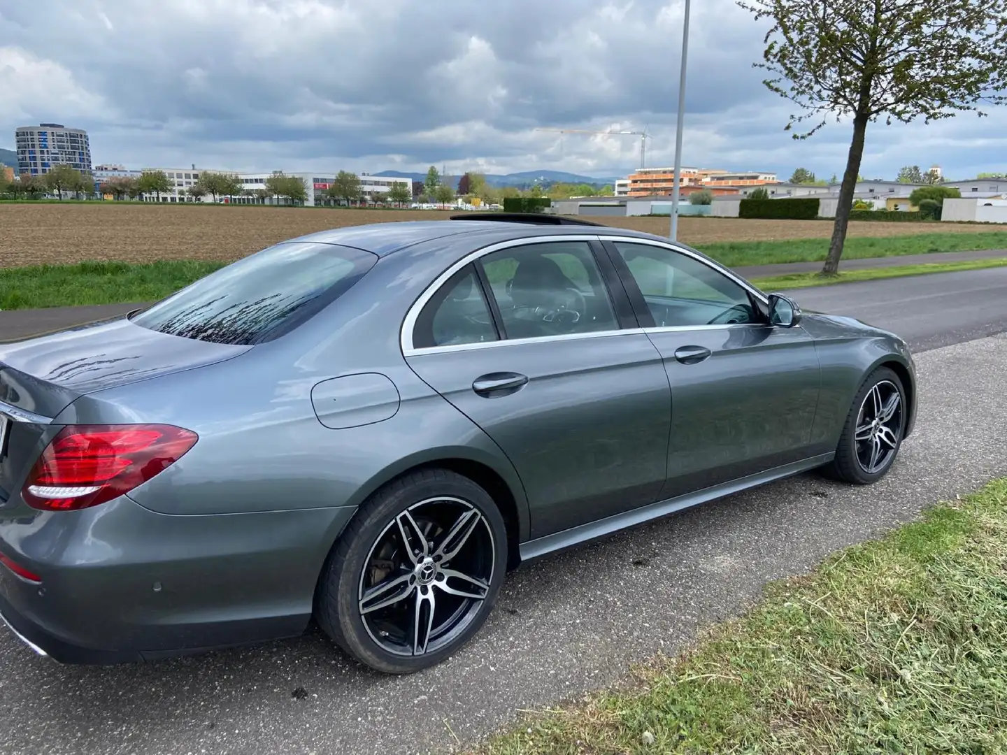 Mercedes-Benz E 220 d Aut. AMG 9G Tronic Pano Widescreen Head Up Burem Grau - 2