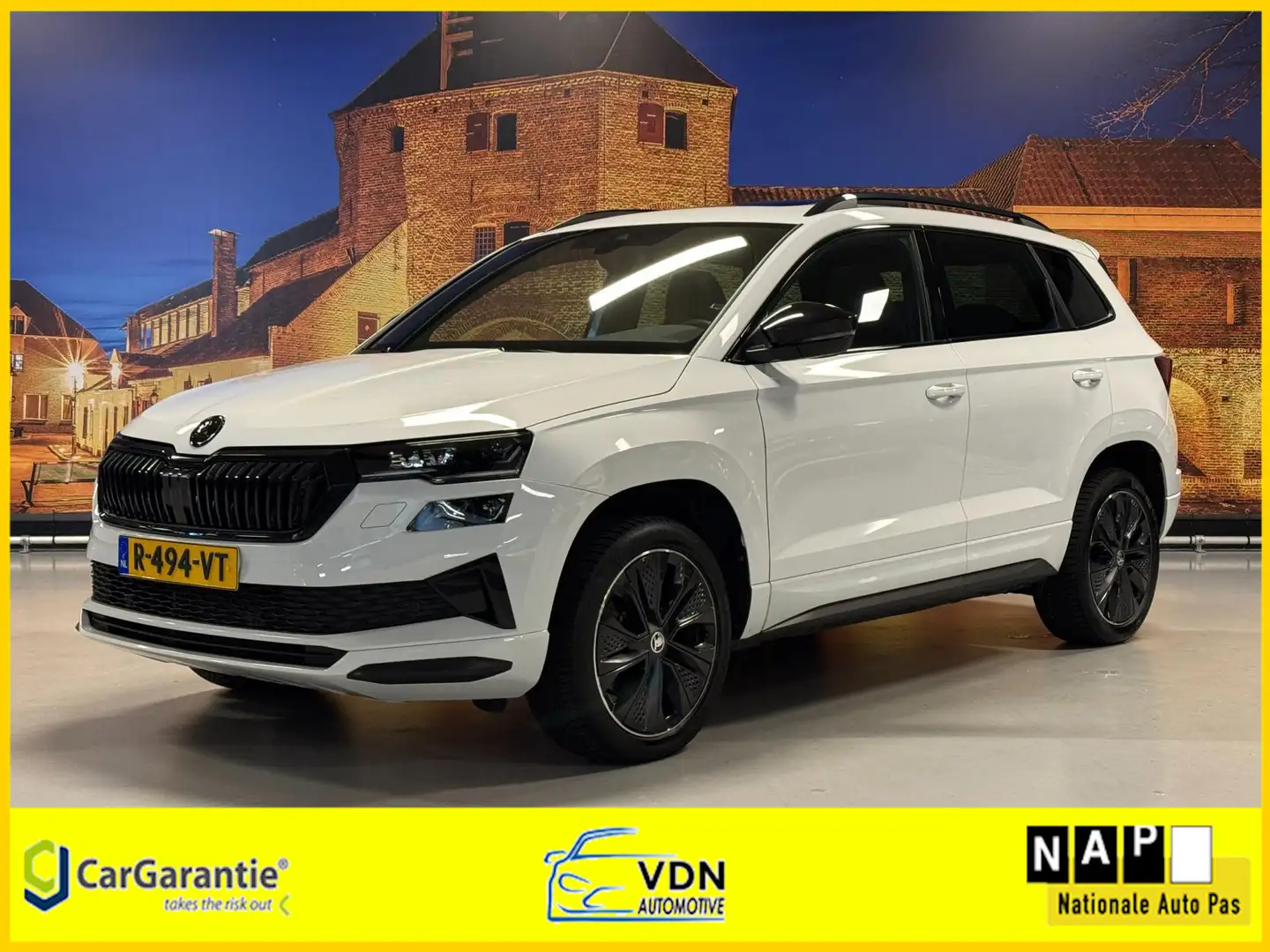 Skoda Karoq 1.5 TSI ACT Sportline Bus. Aut Panodak 1e Eig. LED Wit - 1