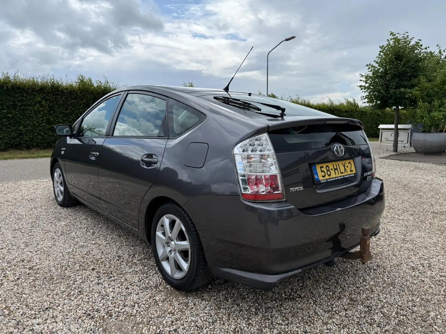 Toyota Prius 1.5 VVT-i Tech Edition 1e Eigenaar | Dealer Onderh Gris - 2