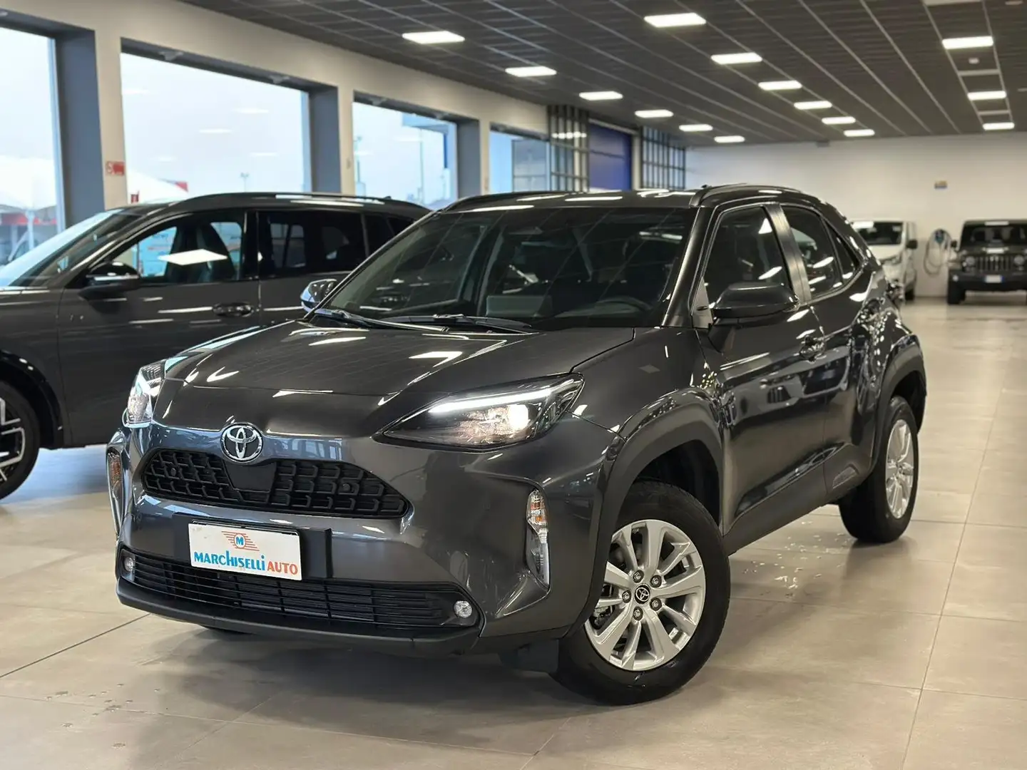 Toyota Yaris Cross 1.5h Active fwd 115cv e-cvt Grigio - 1
