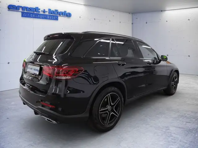Mercedes-Benz GLC view 3