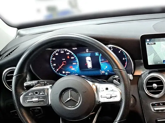 Mercedes-Benz GLC view 18
