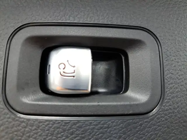 Mercedes-Benz GLC view 9