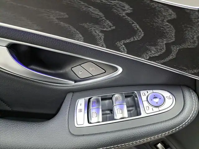 Mercedes-Benz GLC view 11