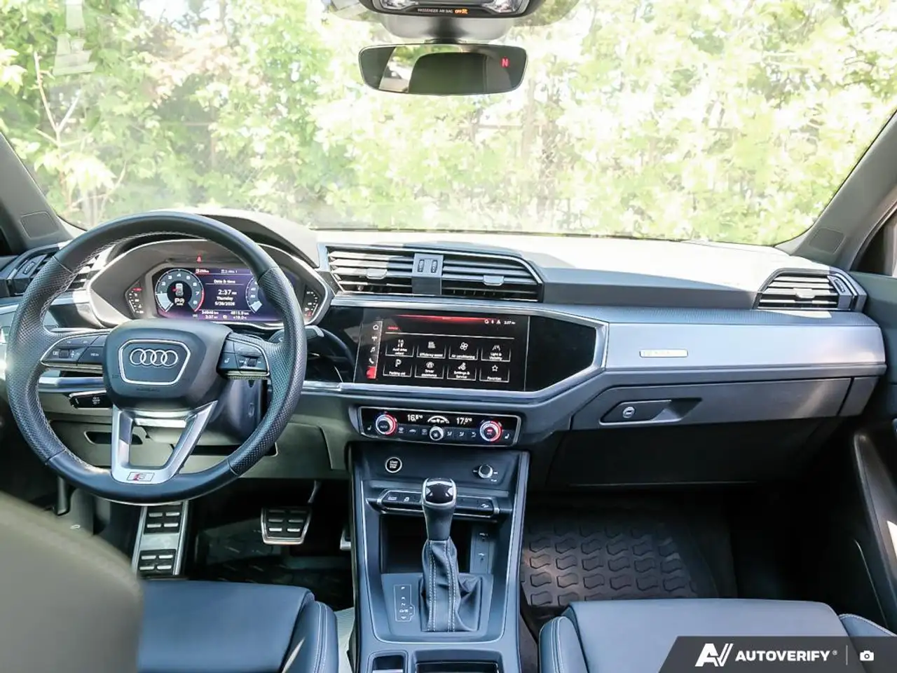 Audi Q3 снимка Audi Q3