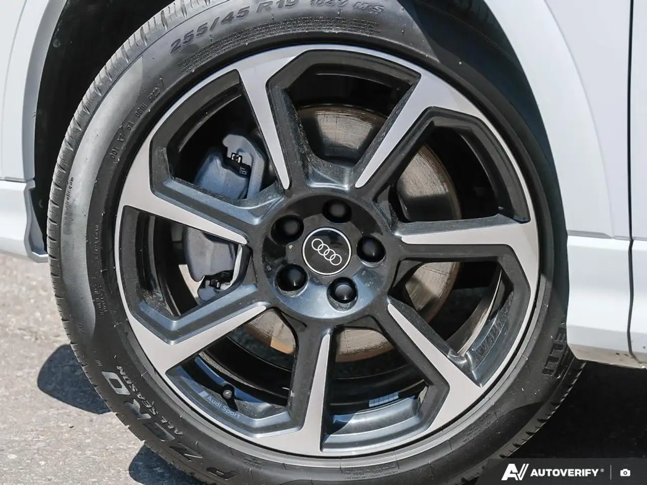 Audi Q3 снимка Audi Q3