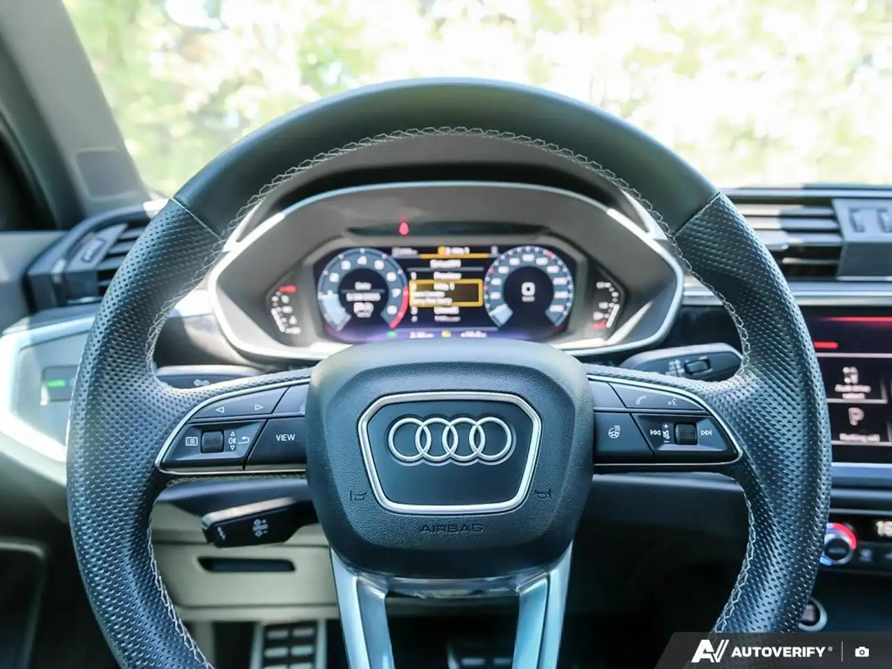 Audi Q3 снимка Audi Q3