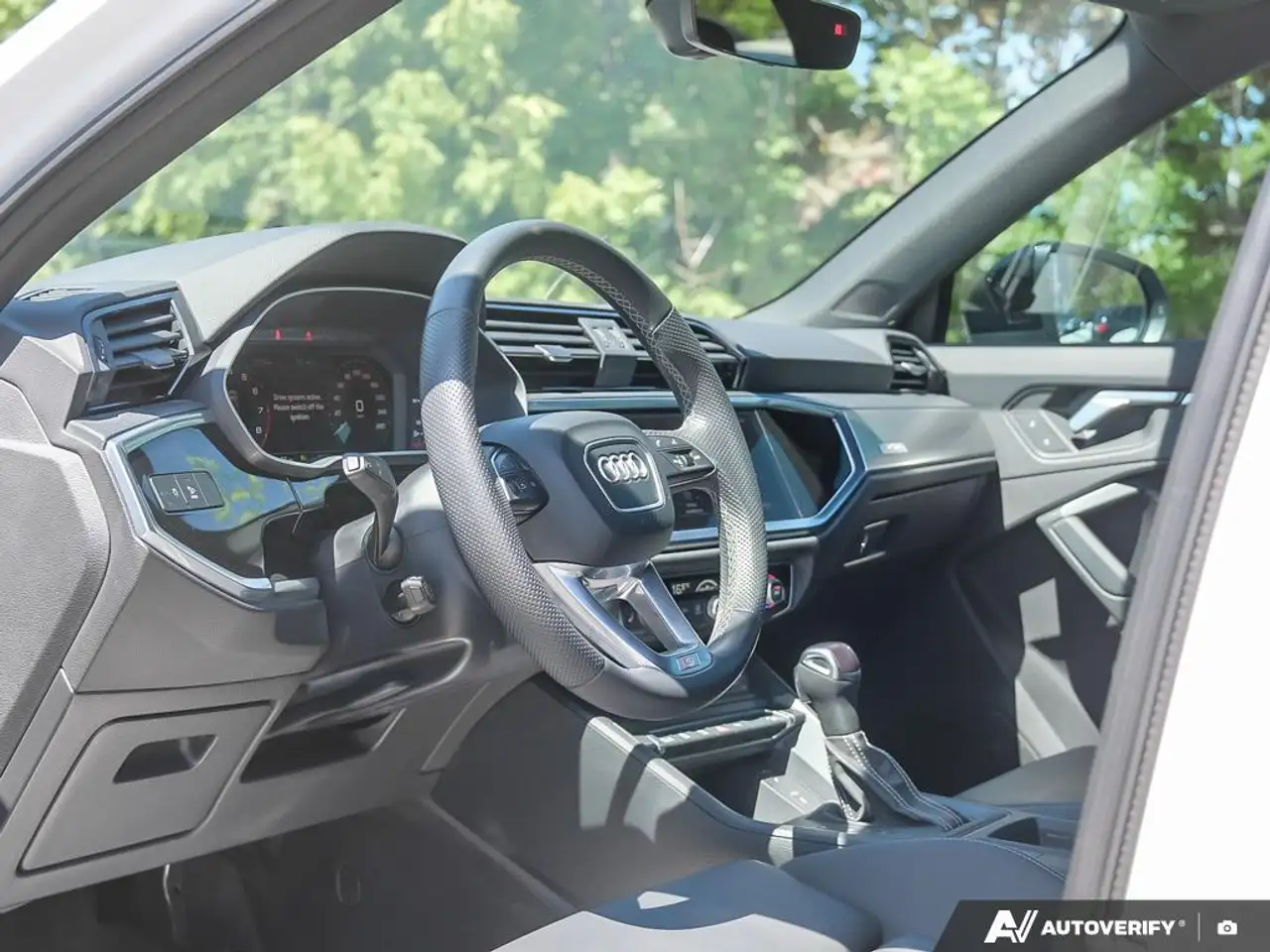 Audi Q3 снимка Audi Q3