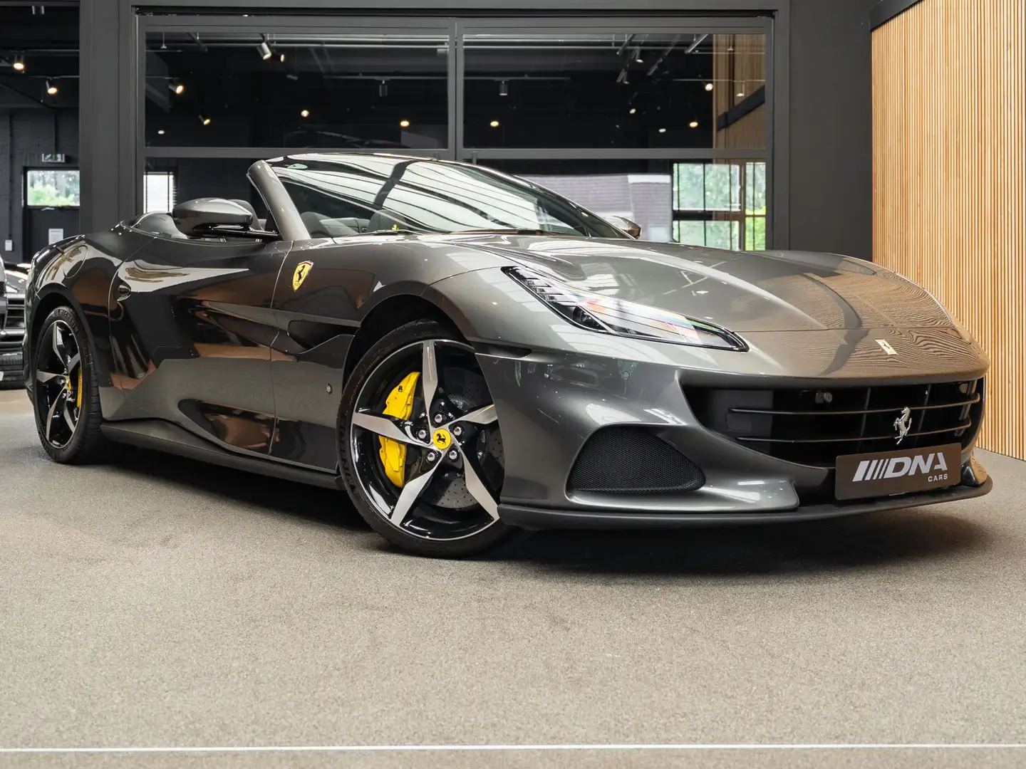 Ferrari Portofino M V8 HELE Carbon Daytona Seats 3.9 Portefino V8 HE Šedá - 1