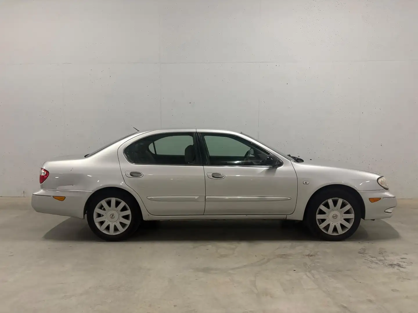 Nissan Maxima QX 2.0 V6 Luxury Airco Gri - 1