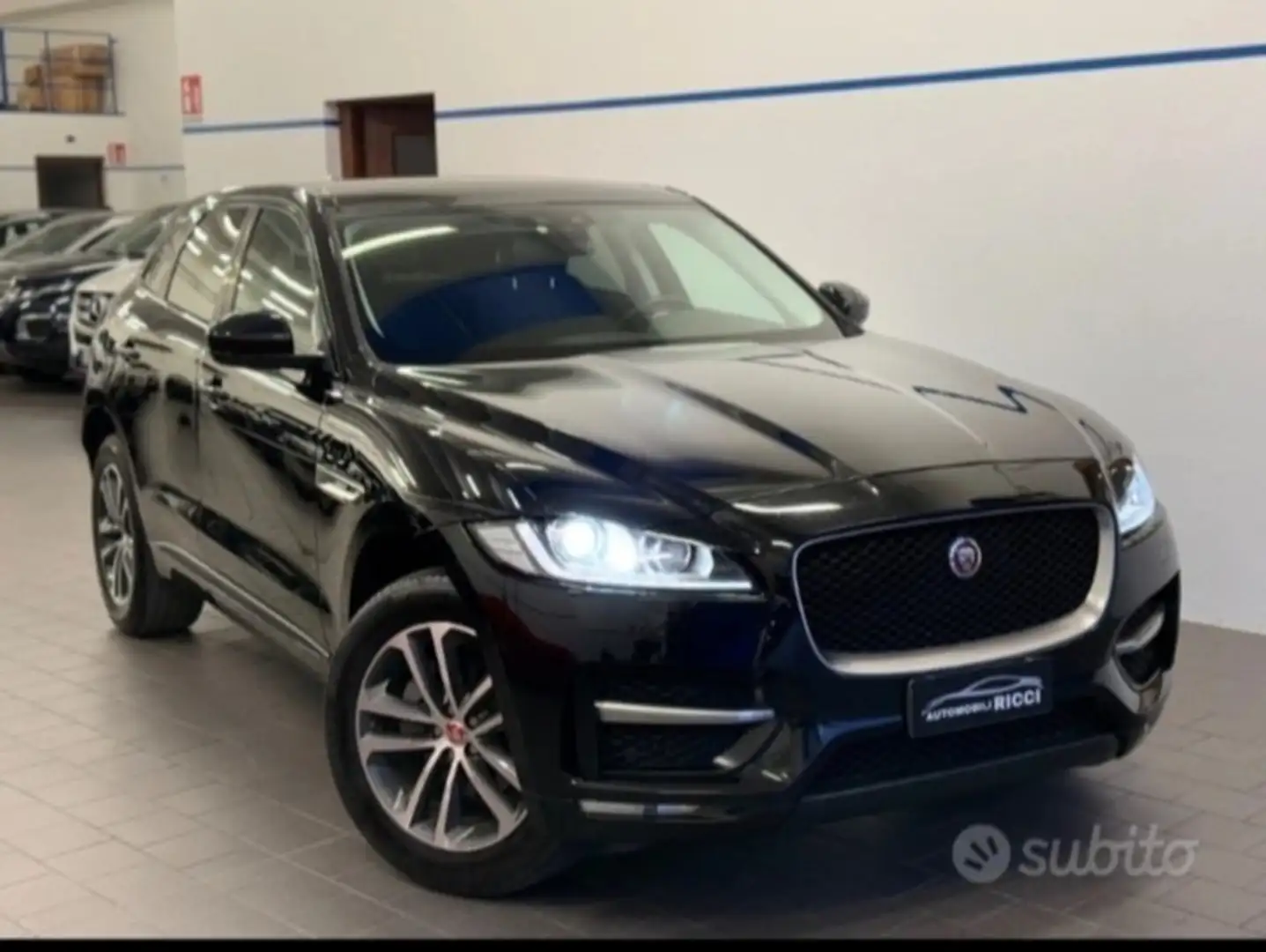 Jaguar F-Pace 2.0d i4 R-Sport Black Design Edition awd 180cv aut - 1