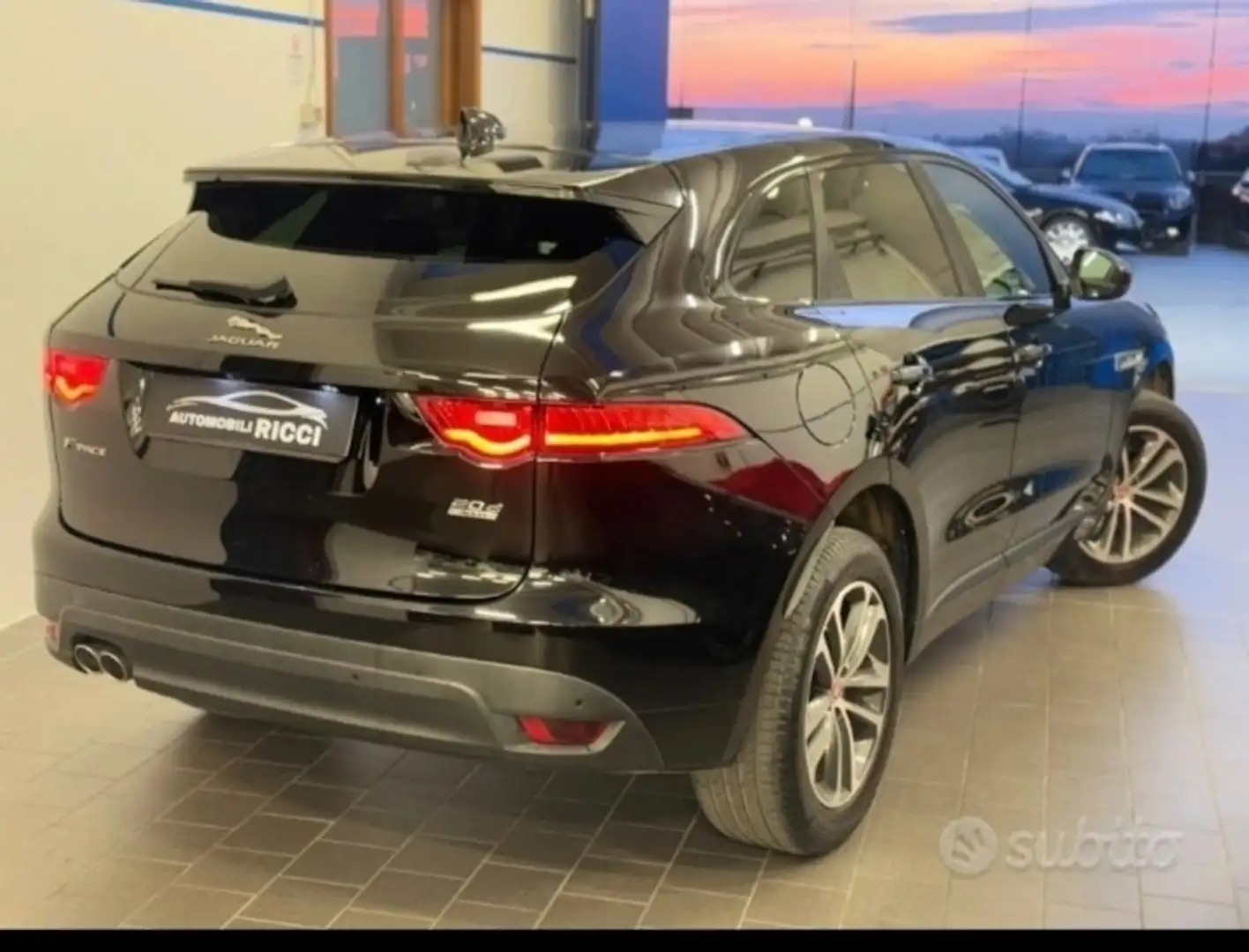 Jaguar F-Pace 2.0d i4 R-Sport Black Design Edition awd 180cv aut - 2