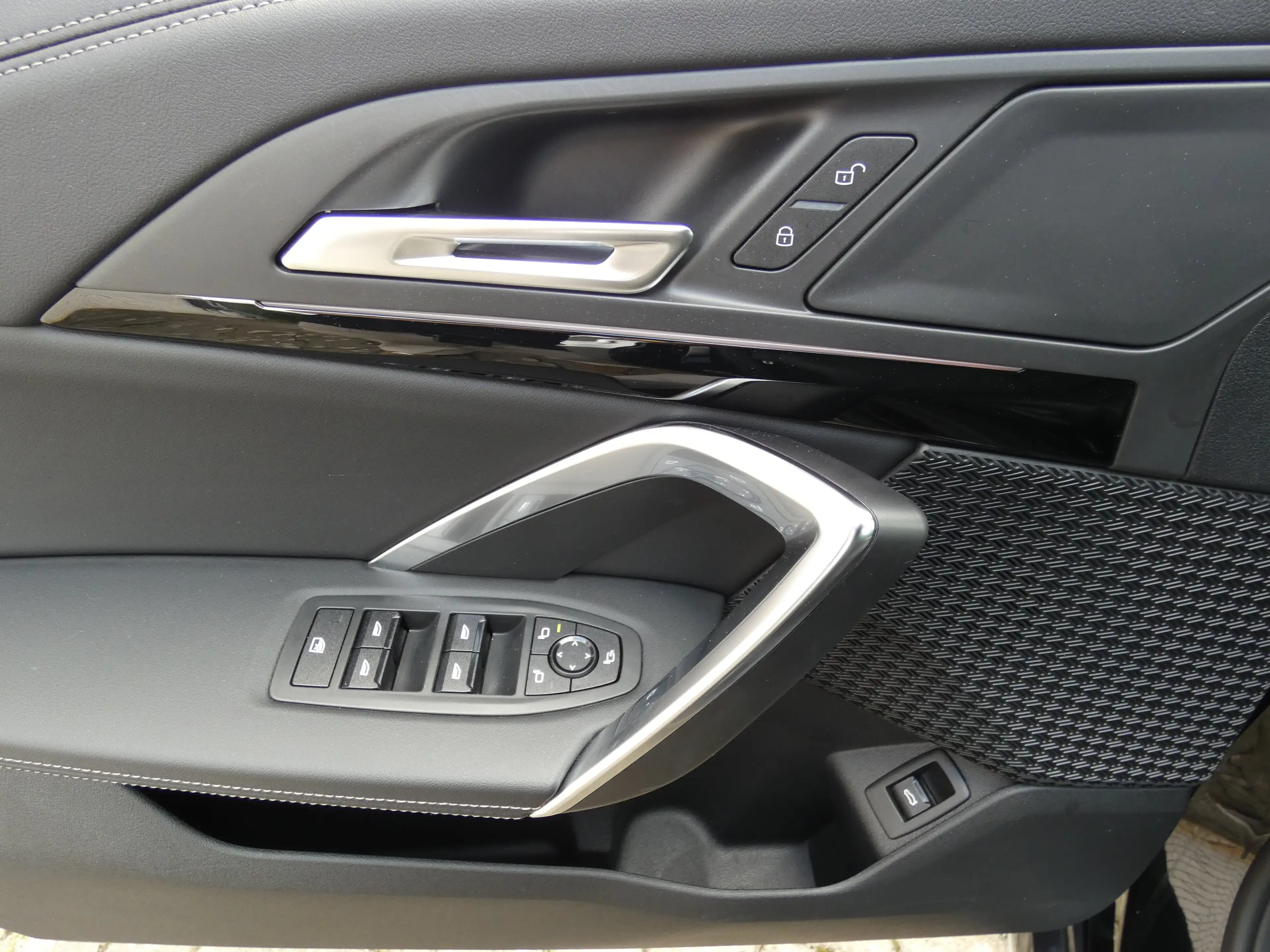 BMW iX1 xDrive30 xLine StHz+StKlima+Navi+Kamera+ACC — photo 13