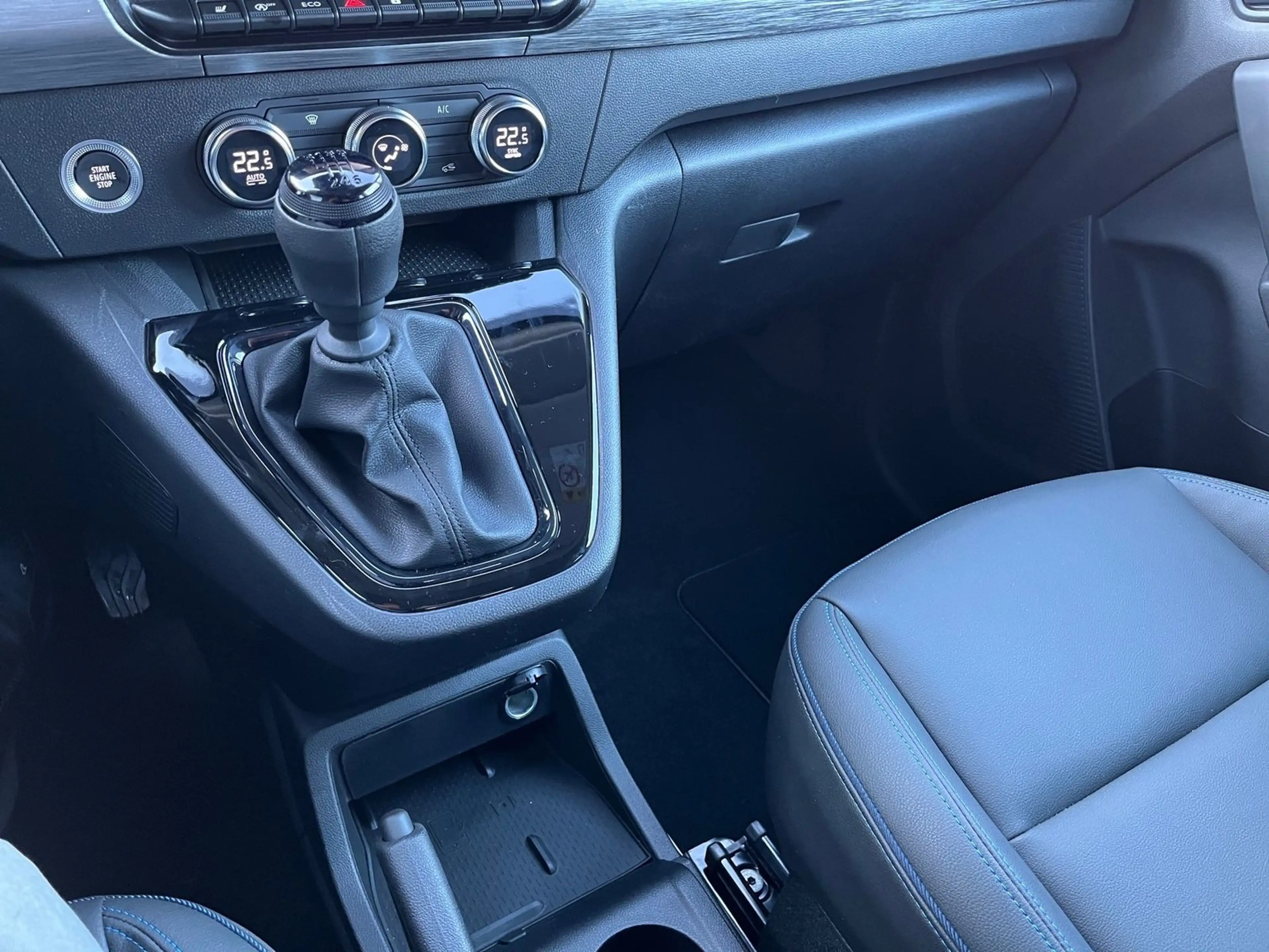 Nissan Townstar 1.3DIG-T Tekna Kombi L1,Navi,carplay,SH — photo 14