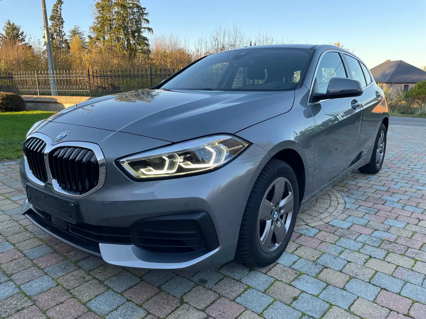 BMW 116 116i* COCKPIT* CARPLAY*LED* GPS* PDC 2X* GARANTIE Gris - 1