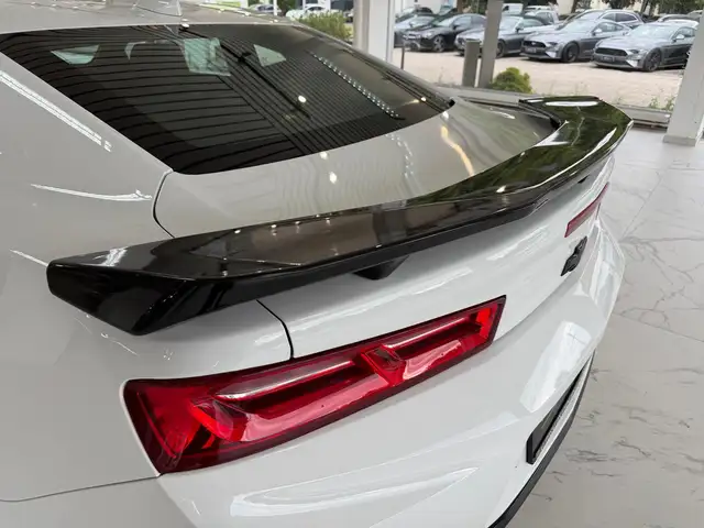 Chevrolet Camaro view 8