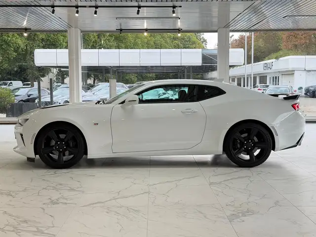 Chevrolet Camaro view 3