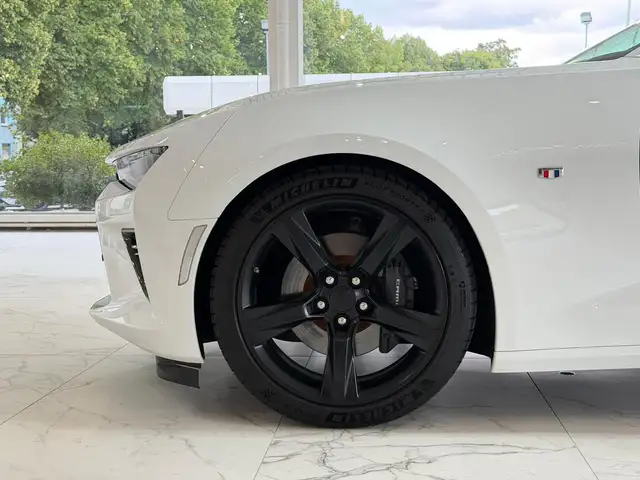Chevrolet Camaro view 4