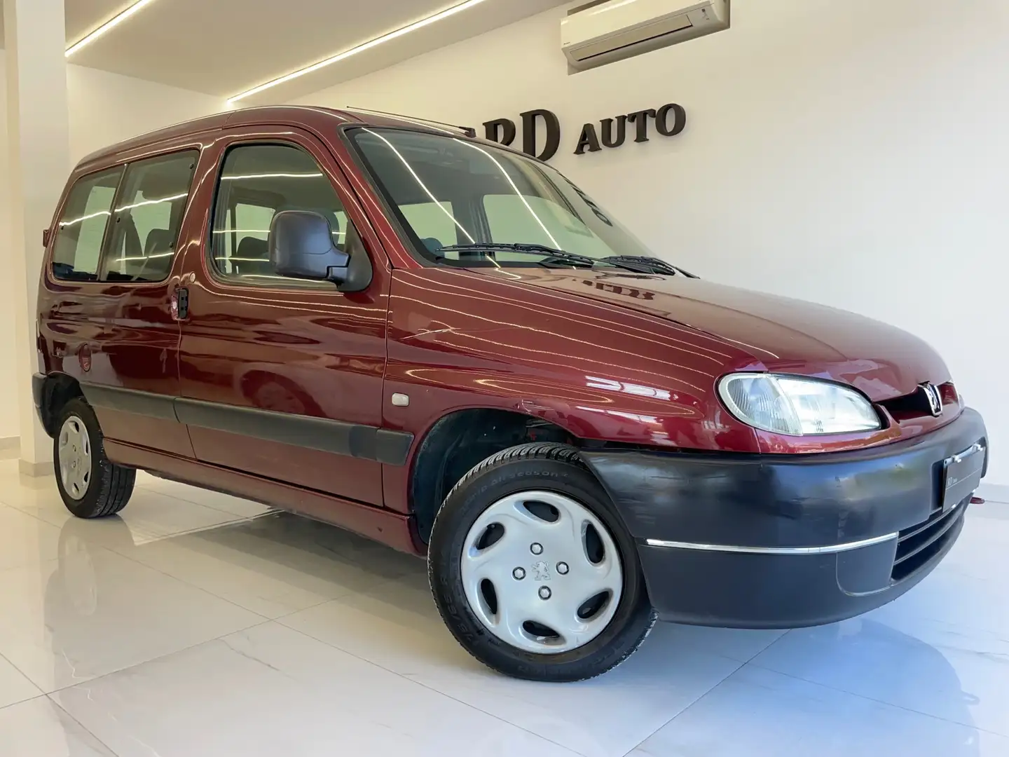 Peugeot Ranch Combi 1.4 5 posti okneopatentati Červená - 1