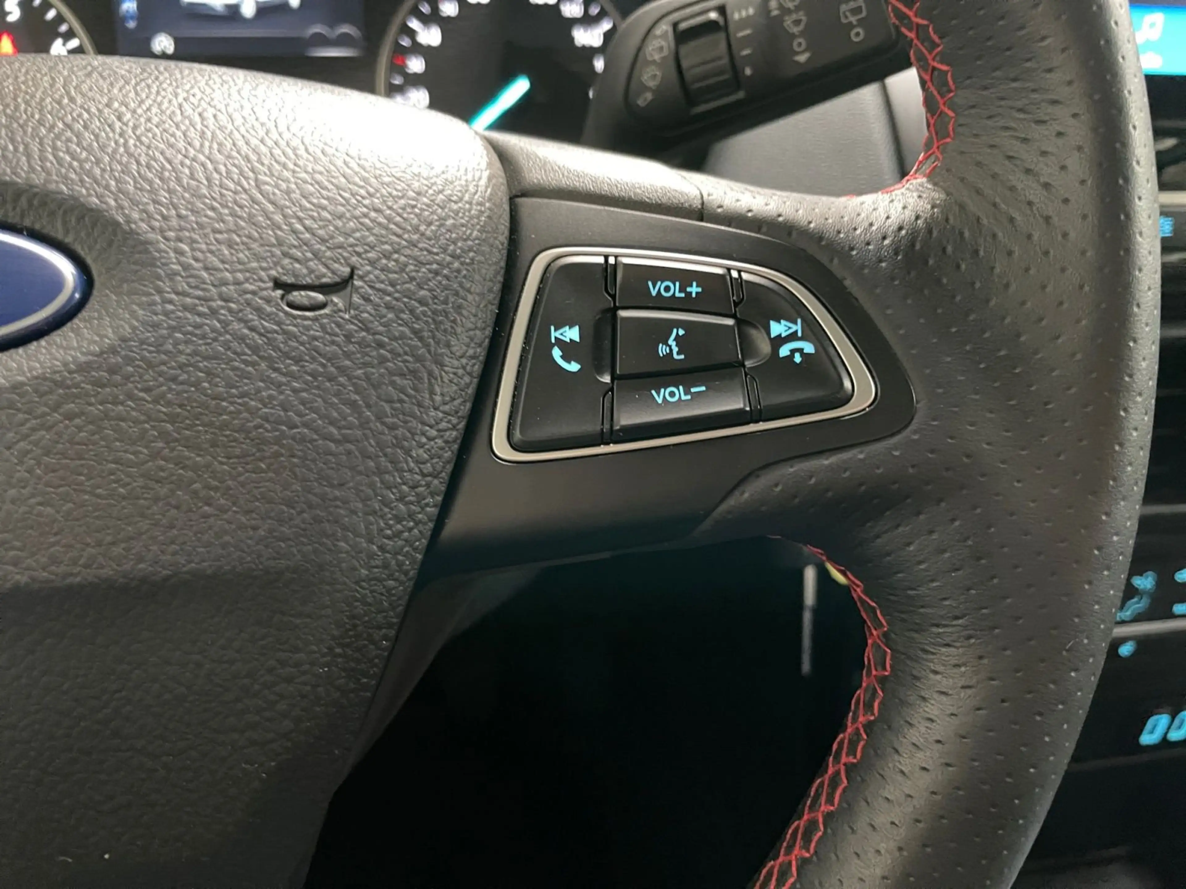 Ford EcoSport ST Line 1.0 EcoBoost 125cv — photo 11